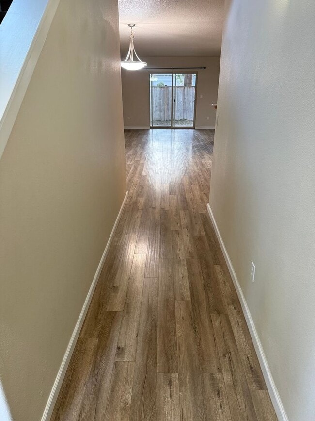 Building Photo - 4084 Aden Pl NE