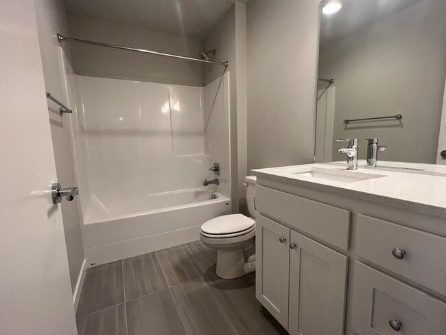 Building Photo - Beautiful, Newer Townhome!  Walking distance to many amenities.