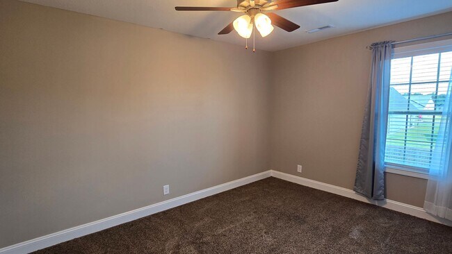 Building Photo - Beautiful 3 BDS 2 BA with fenced in yard