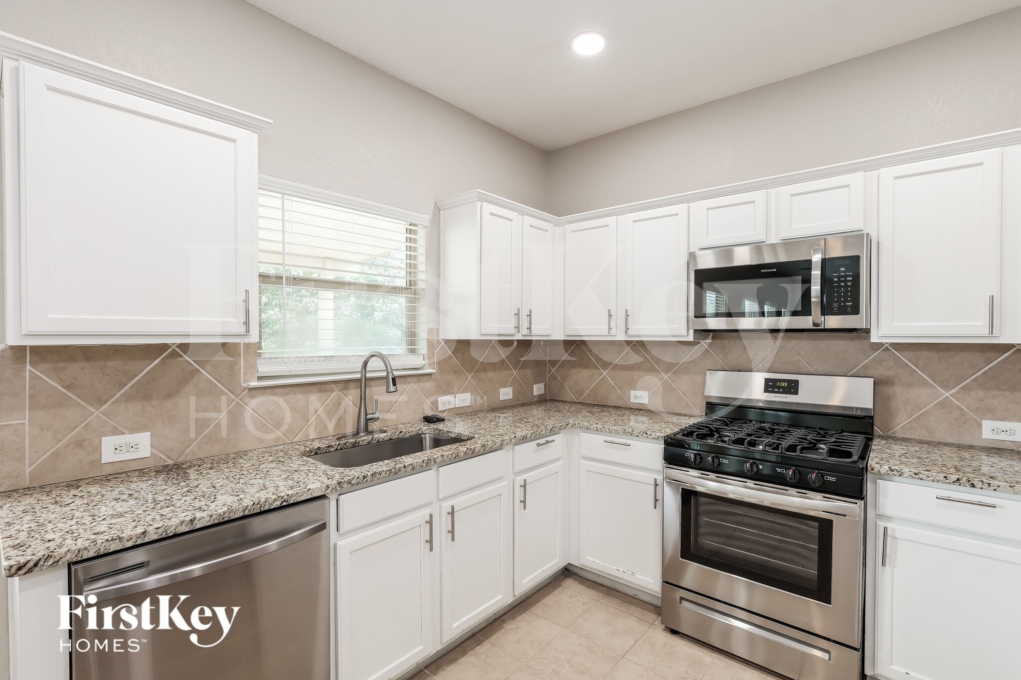 Building Photo - 3003 Candleside Dr