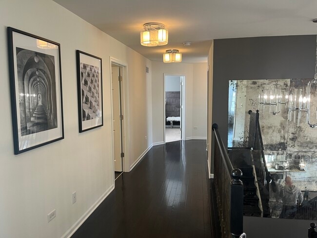 Building Photo - 16W764 Hawthorne Ct