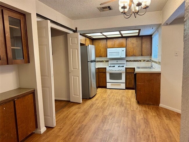 Building Photo - 907 Milford Way