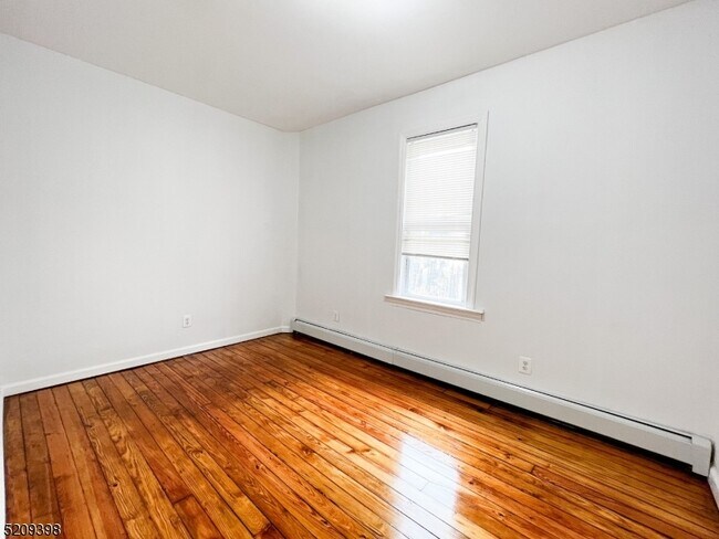 Building Photo - 684 S 20th St
