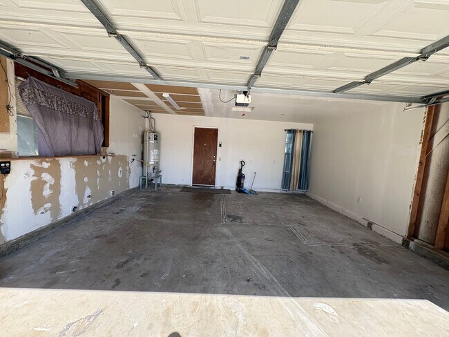 Building Photo - 2642 N Fairway St
