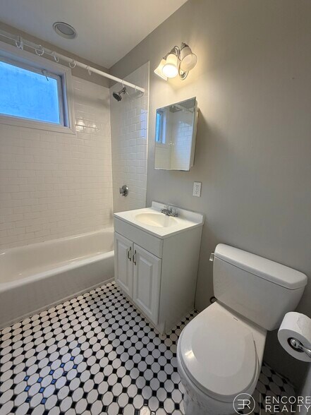 Building Photo - 56 Hancock St