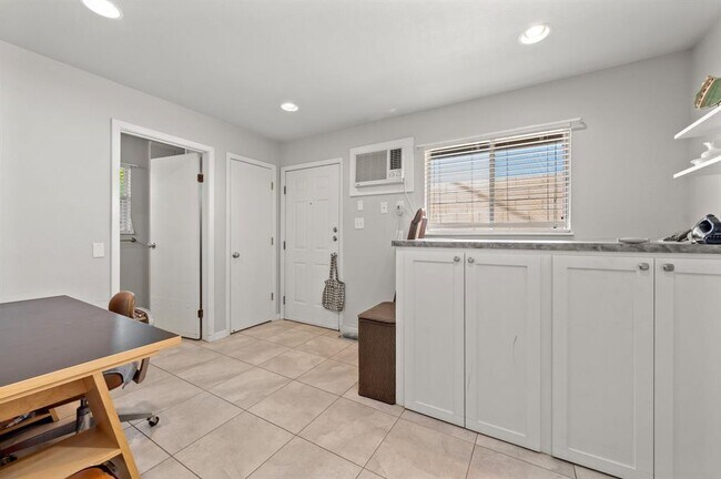 Building Photo - 2712 Thrushwood Dr