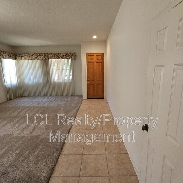 Building Photo - 28650 Shady Brook Dr