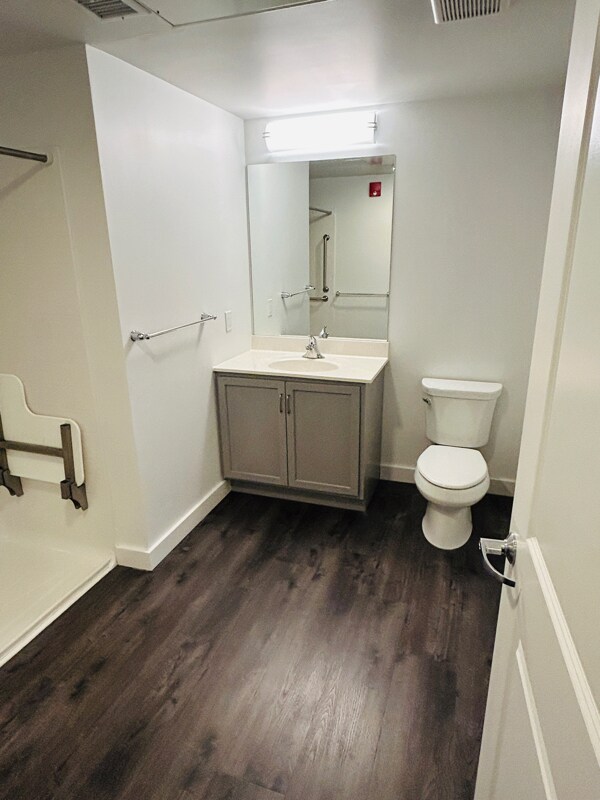 Building Photo - 550 New Holland Ave