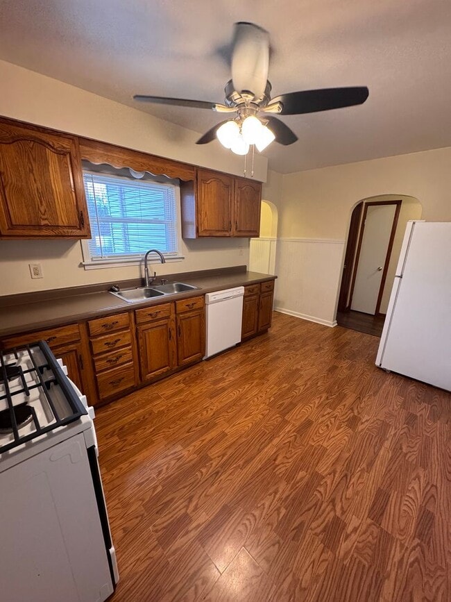 Building Photo - 343 Hayes Ave