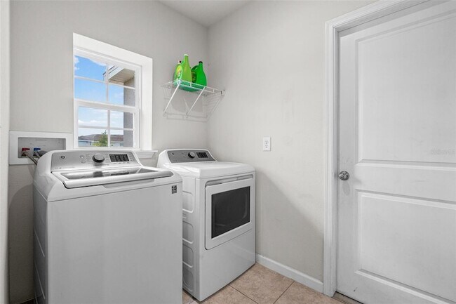 Building Photo - 10966 High Noon Trl