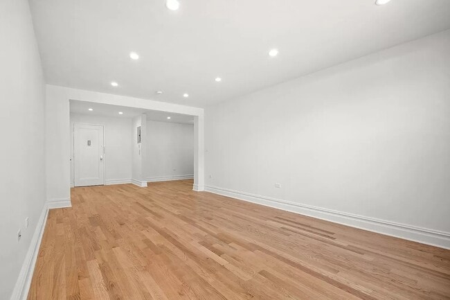 Building Photo - 97-25 64th Ave