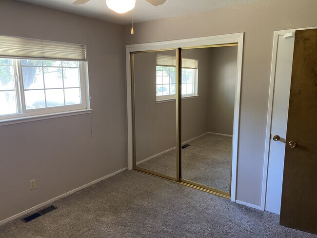 Building Photo - 2906 Warwick Ln