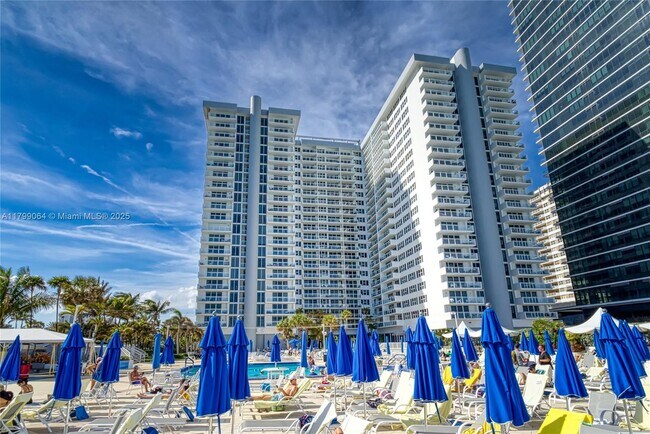 Building Photo - 2030 S Ocean Dr