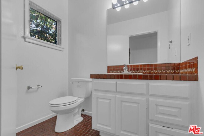 Building Photo - 152 S Kilkea Dr