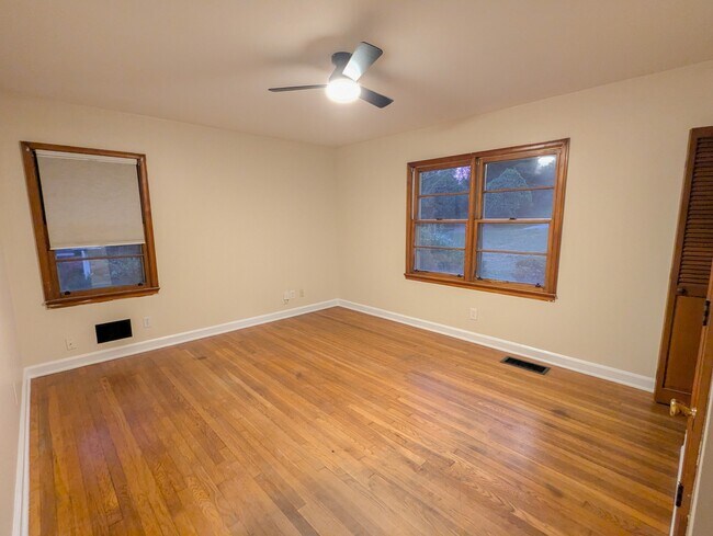 Building Photo - 2019 Bramblewood Dr NE