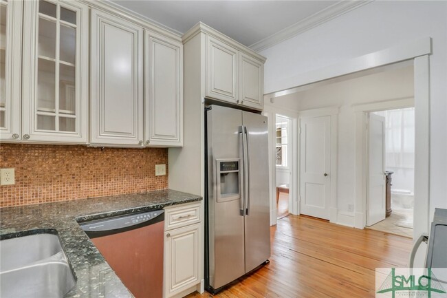 Building Photo - 11 E 34th St
