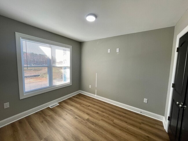 Building Photo - Blue Ridge Commons Townhome