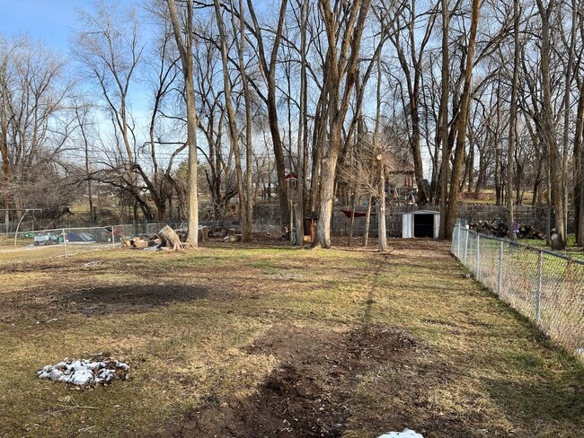 Building Photo - Redlands 3 bed 1.5 bath with yard