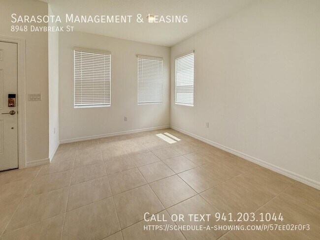 Building Photo - 8948 Daybreak St