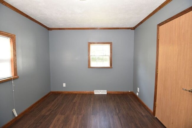 Building Photo - Monthly Rent Reduded! Mishawaka 4 bedroom with a Primary suite and 2 car garage on a large lot