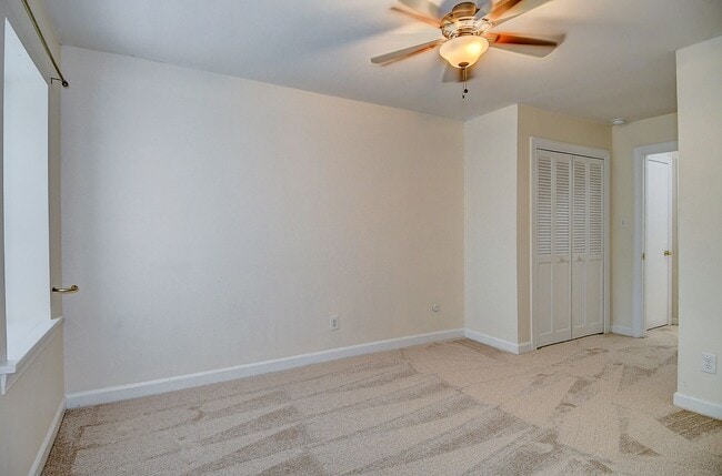 Building Photo - DOWNTOWN NORFOLK TOWNHOUSE