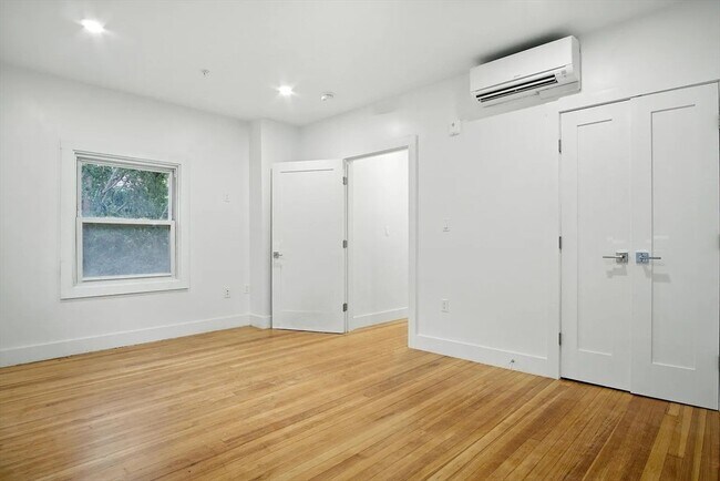Building Photo - 21 Regent Cir