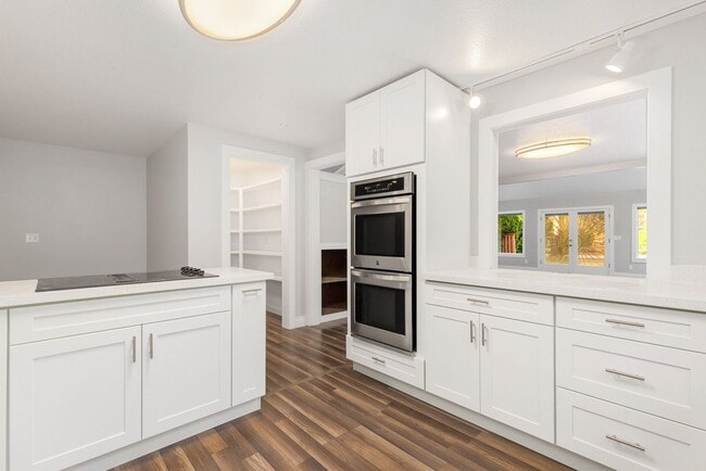 Building Photo - Wonderful 3BD Finn Hill Home in Kirkland with Garage!