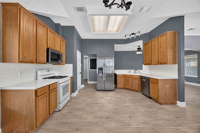 Building Photo - 3519 Crescent Dr