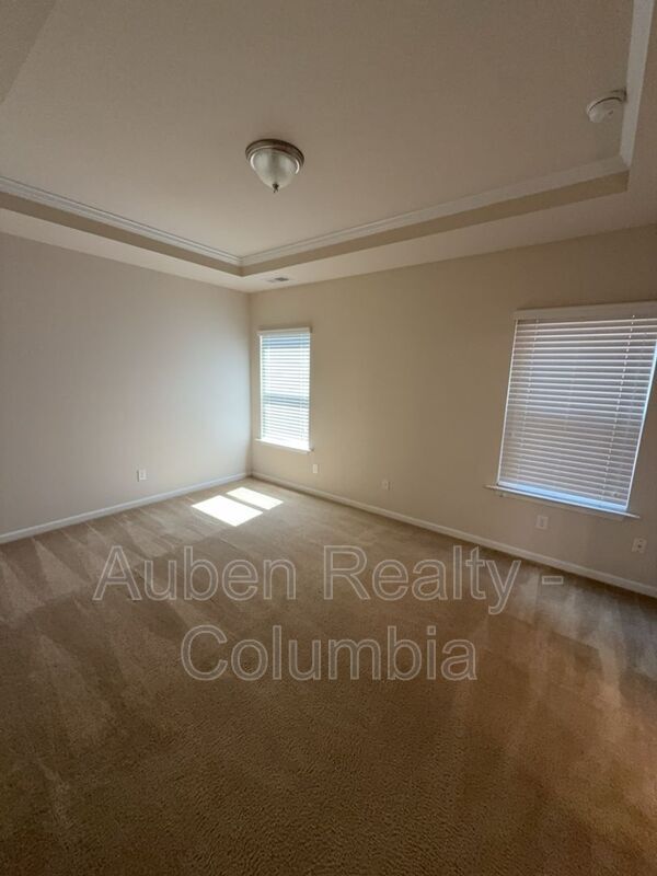 Building Photo - 204 Ashmore Ln