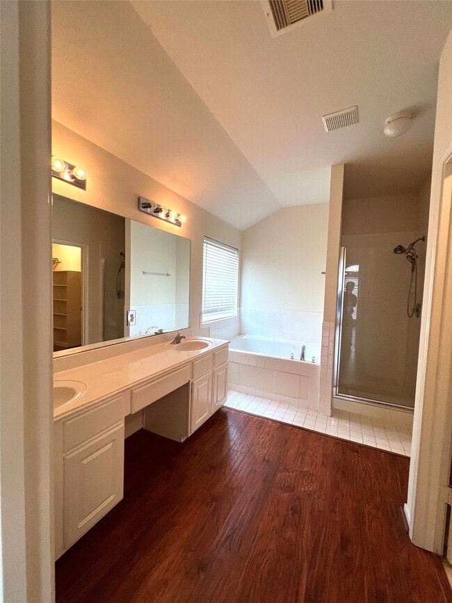 Building Photo - 442 Pinewood Ridge Dr