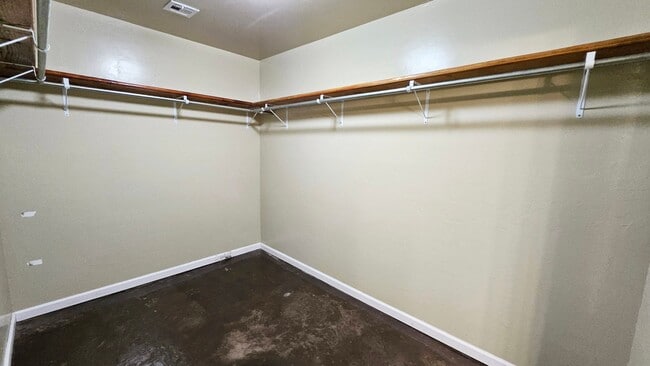 Building Photo - Rural Living- 4 bed/2.5 bath-Piedmont