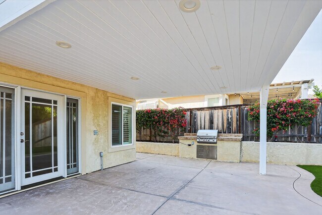 Building Photo - Exceptional Escondido Living — 4 Bed | 3 B...