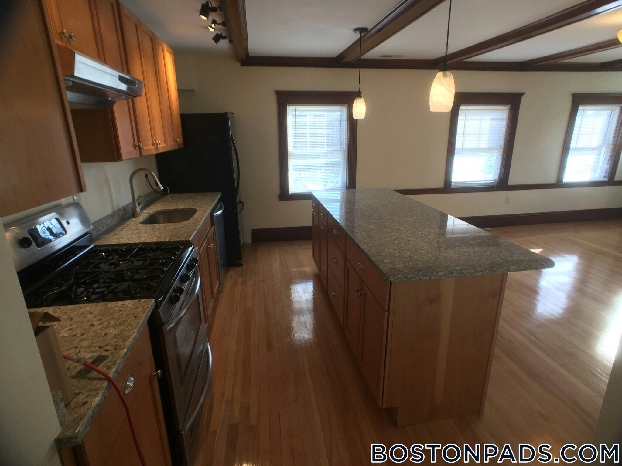 Building Photo - 34 Bentley St