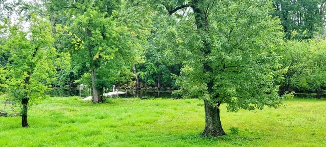 Building Photo - 41511 N Country Club Dr