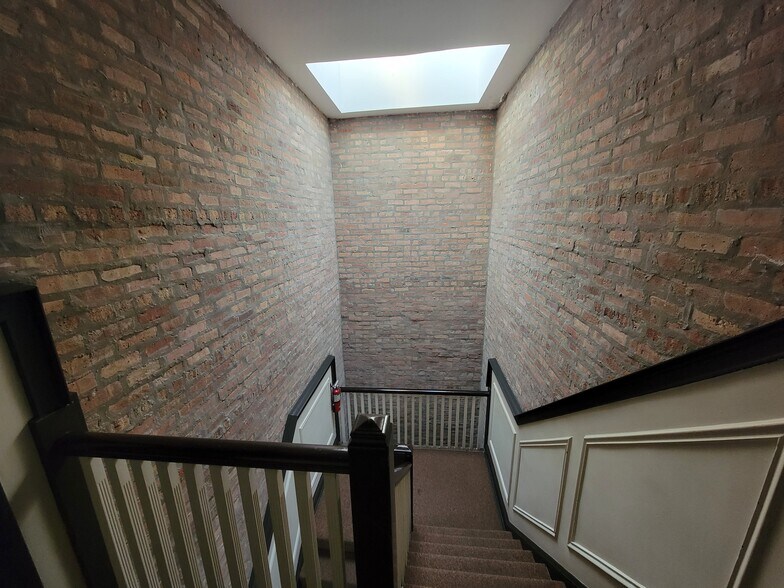 Building Photo - 7141 S Euclid Ave