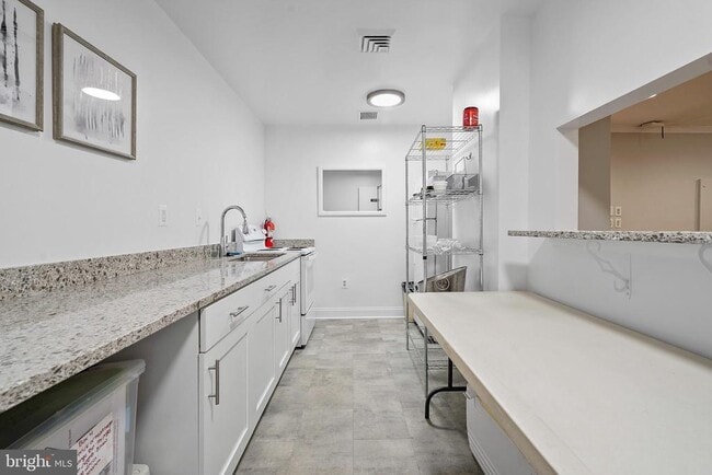 Building Photo - 1225 Martha Custis Dr