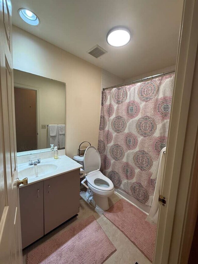 Building Photo - "Furnished Urban Oasis: Spacious 1-Bedroom in Prime St. Louis Location, SOULARD – 900 Sq Ft of Co...