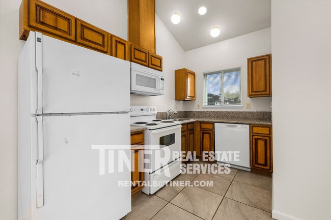 Building Photo - 9304 Orangevale Ave