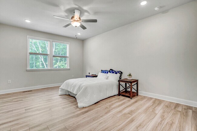 Building Photo - 220 Karlov Rd