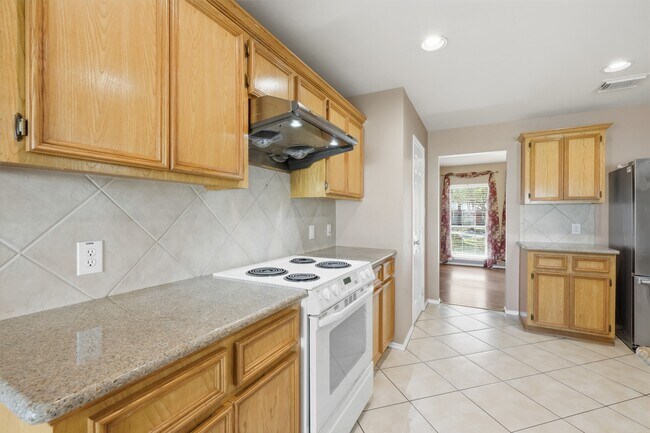 Building Photo - 26038 Palmdale Estate Dr