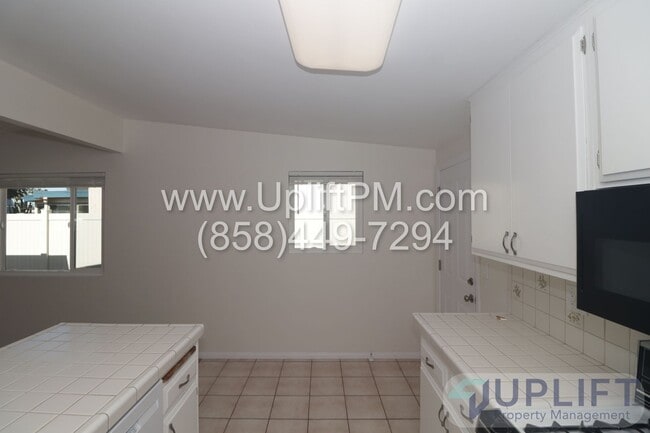 Building Photo - Beautiful 3 Bed, 2 Bath Home with Large Yard in Imperial Beach