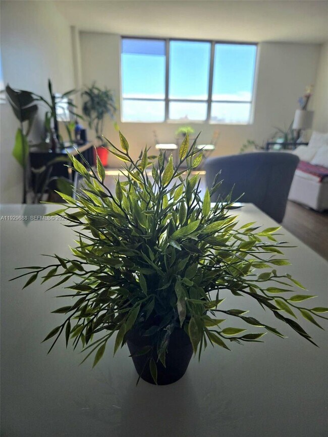 Building Photo - 1500 Bay Rd