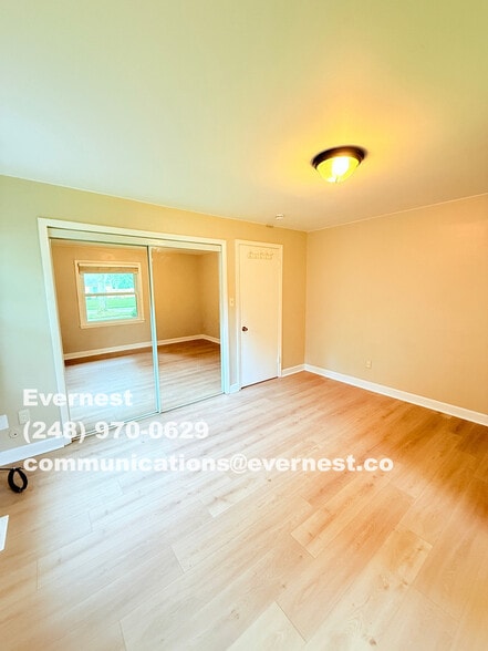 Building Photo - 17252 Sunnybrook Dr