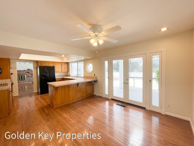 Building Photo - Beautiful ocean-view home located in the h...
