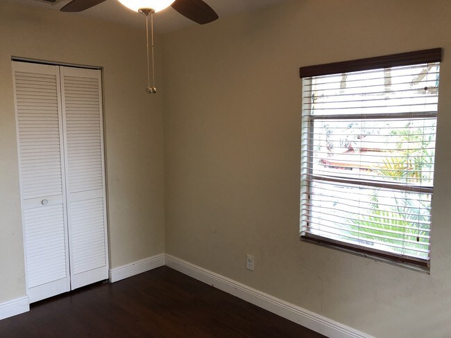 Building Photo - 812 W Lakewood Rd