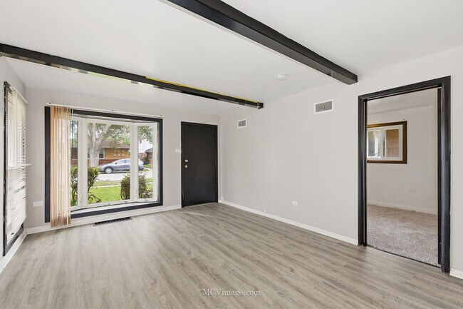 Building Photo - 14616 Kimbark Ave