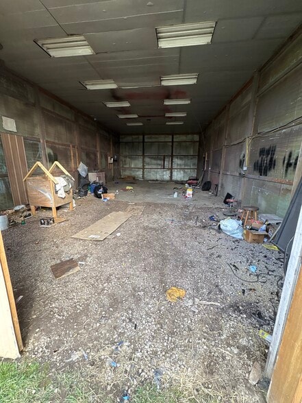 Building Photo - 132 Deck St