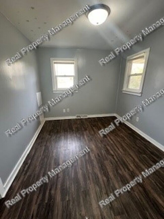 Building Photo - Two bedroom duplex