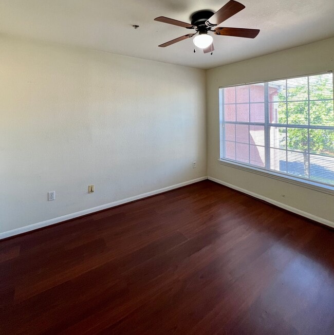 Building Photo - 8981 Lee Vista Blvd