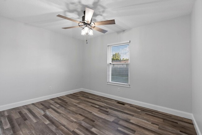 Building Photo - Luxury Remodeled 3Bed/2Bath w/ Finished Ba...
